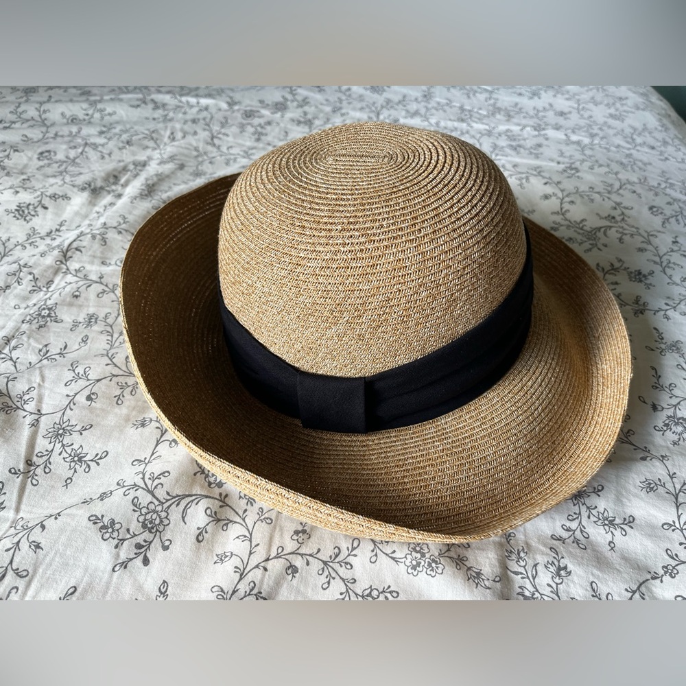 Straw hat with black fabric brim